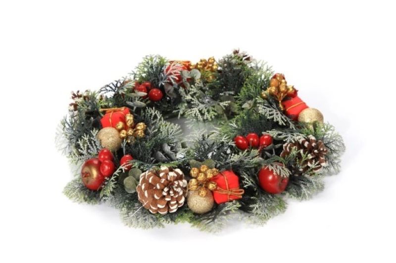 The Art of Gifting: Best Artificial Christmas Wreaths for Friends and Family