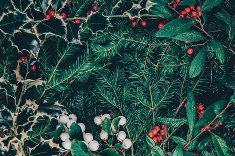 Faux-tastic Festivities: Unraveling the History of Artificial Christmas Wreaths and Garlands