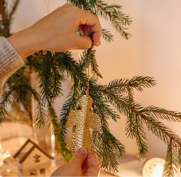 The Ultimate Guide to Christmas Wreaths and Skinny Trees